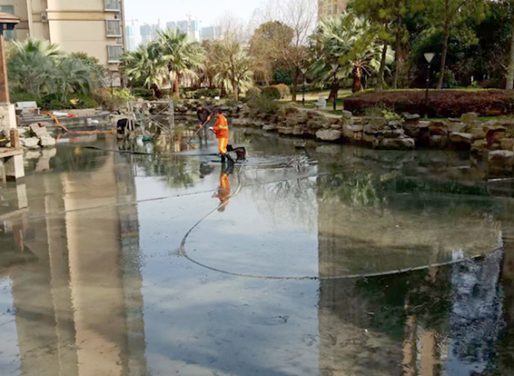 和静景观池淤泥清理