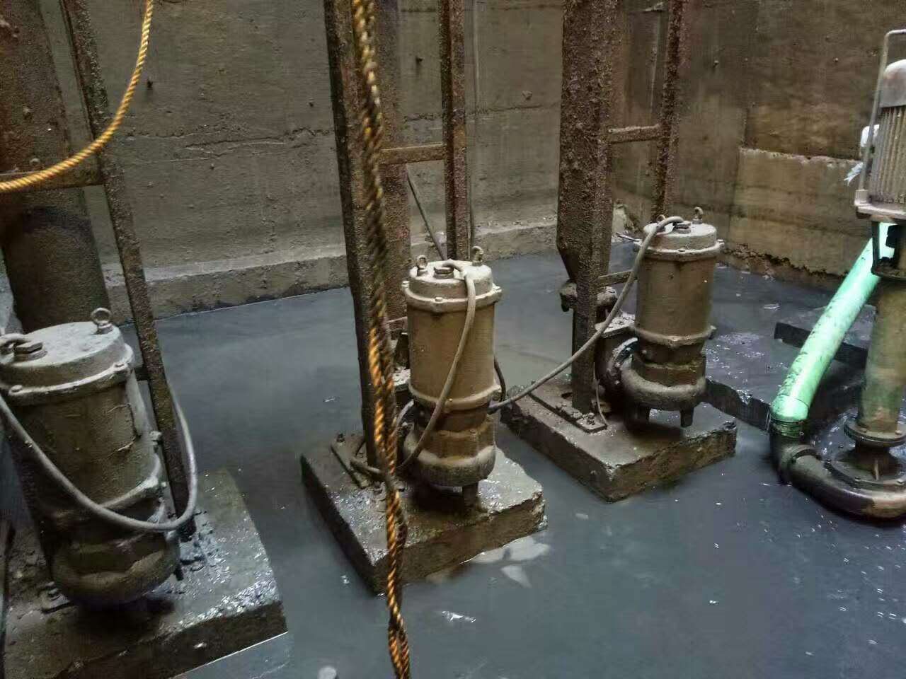 和静污水池清理